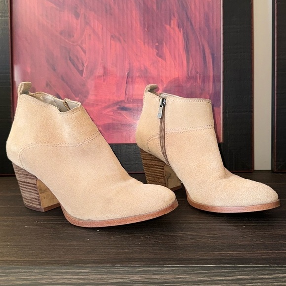 Ivanka Trump Shoes - Ivanka Trump tan booties